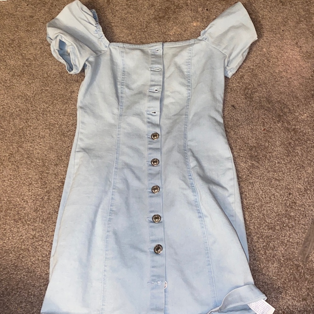 Donating 11/1 Light blue denim jean dress
